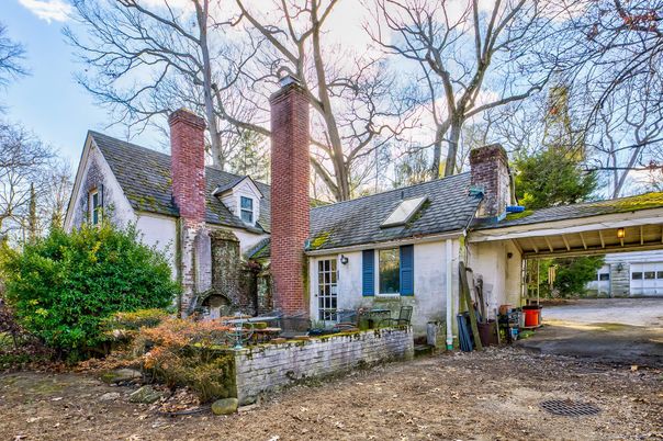 Attached, Backyard, Exterior, Facade, Brick Facade, Cape Cod