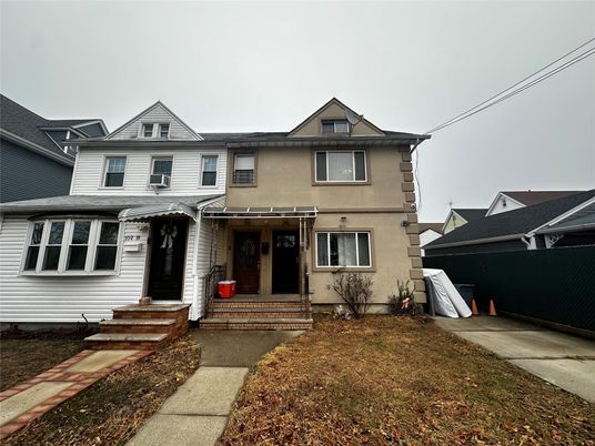 Exterior, Facade, Queen Anne Victorian