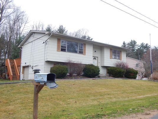 Backyard, Exterior, Facade, Raised Ranch