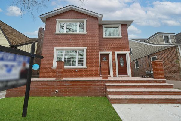 Exterior, Facade, Brick Facade, Rowhouse