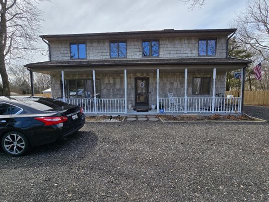Exterior, Facade, American Foursquare