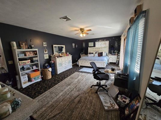 Home Office, Interior