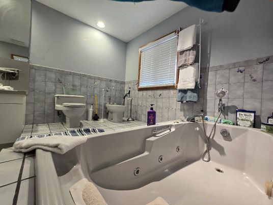 Bathroom, Interior, Recessed Lighting