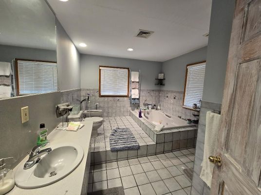 Bathroom, Dual Sink Vanities, Interior, Recessed Lighting