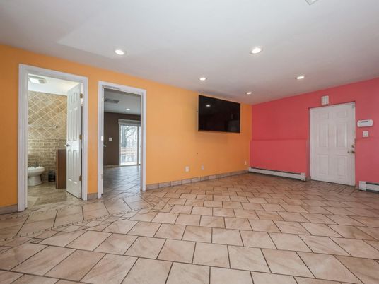Bathroom, Empty room, Interior, Recessed Lighting