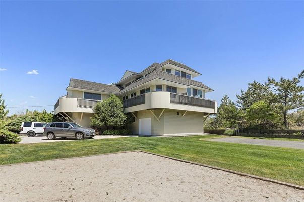 Backyard, Exterior, Facade, Modern
