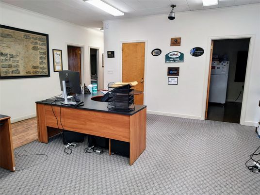 Home Office, Interior
