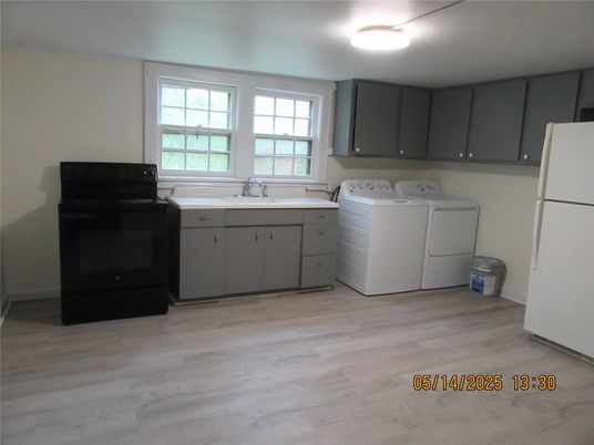 Interior, Washer, Wood Texture Flooring