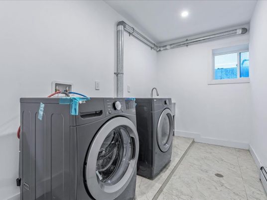 Interior, Marble, Recessed Lighting, Washer