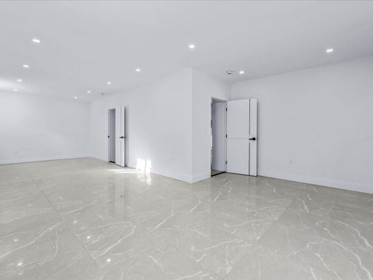 Empty room, Interior, Recessed Lighting