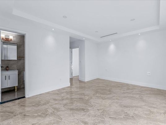 Bathroom, Empty room, Interior, Recessed Lighting