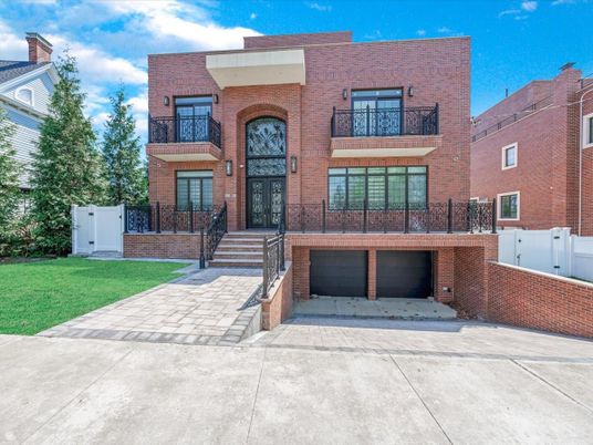 Exterior, Facade, Brick Facade, Rowhouse