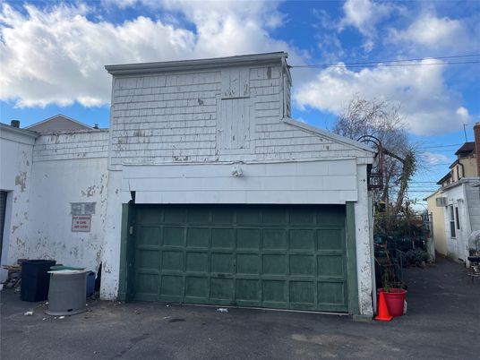 Detached Garage, Exterior