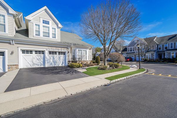 Attached, Exterior, Facade, Cape Cod