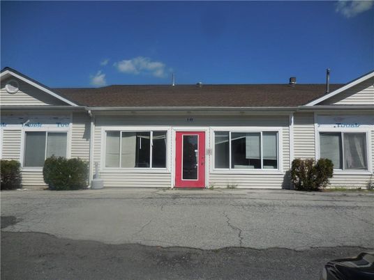 Exterior, Facade, Ranch