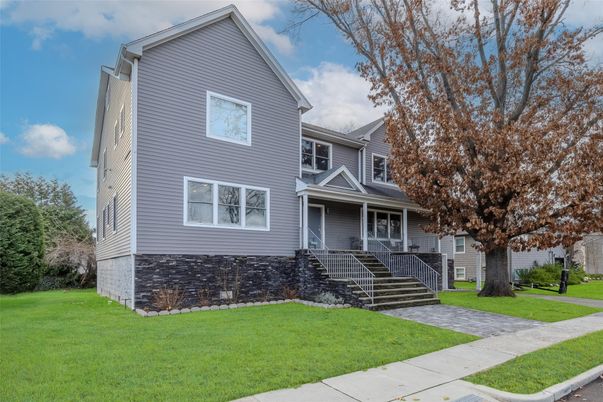 Exterior, Facade, Queen Anne Victorian