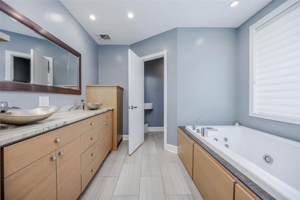 Bathroom, Dual Sink Vanities, Interior, Recessed Lighting
