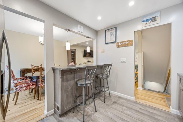 Interior, Pendant Lights, Recessed Lighting, Wood Texture Flooring