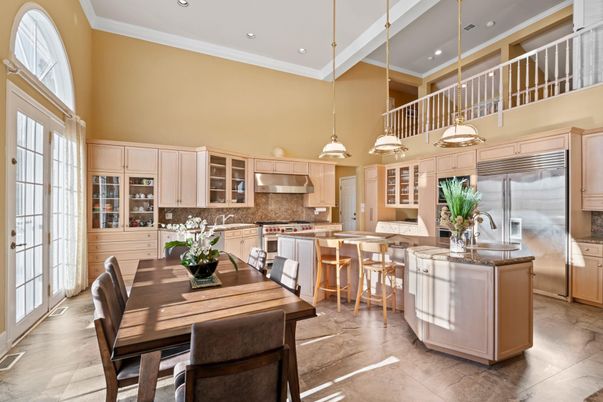 Dining room, Interior, Kitchen, Pendant Lights, Recessed Lighting, Stainless Steel Appliances