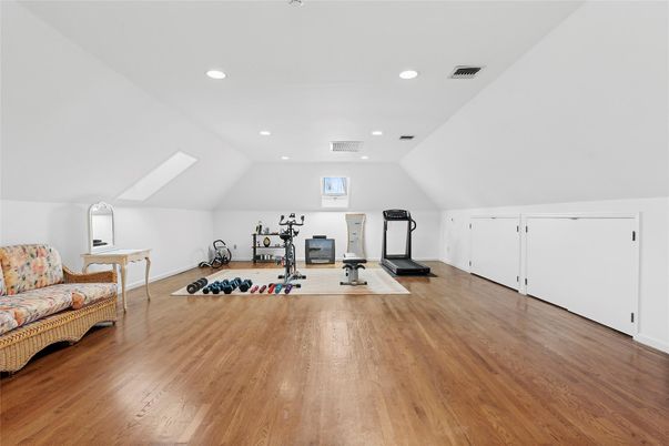 Fitness Equipment, Interior, Recessed Lighting, Wood Texture Flooring