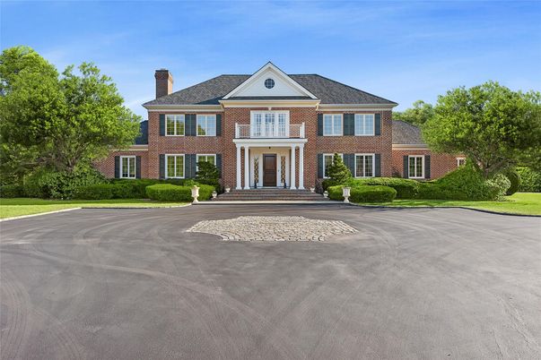 Exterior, Facade, Brick Facade, Georgian