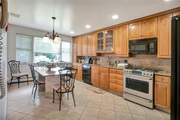 Dining room, Interior, Kitchen, Pendant Lights, Recessed Lighting, Stainless Steel Appliances