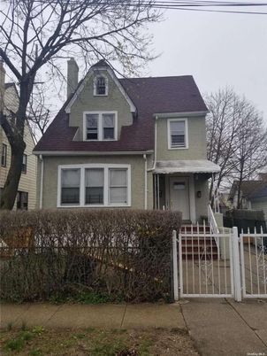 Exterior, Facade, Queen Anne Victorian
