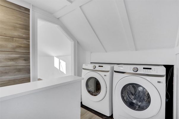 Interior, Utility Closets, Washer, Wood Texture Flooring
