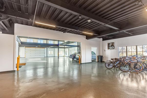 Garage, Interior