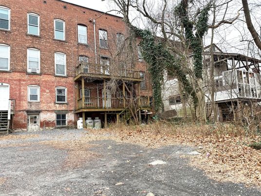 Exterior, Facade, Brick Facade, Rowhouse