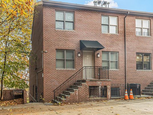 Exterior, Facade, Brick Facade, Rowhouse
