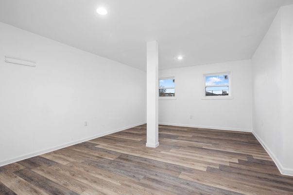 Empty room, Interior, Recessed Lighting, Wood Texture Flooring