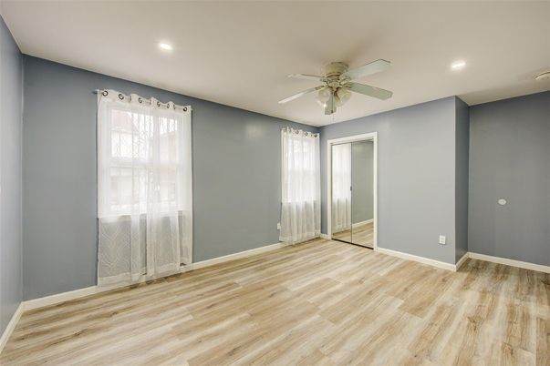 Empty room, Interior, Recessed Lighting, Wood Texture Flooring