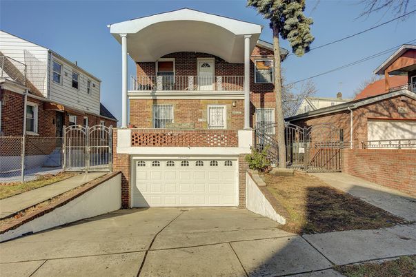 Attached, Exterior, Facade, Brick Facade, Rowhouse