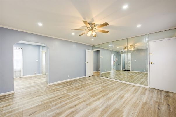 Empty room, Interior, Recessed Lighting, Wood Texture Flooring