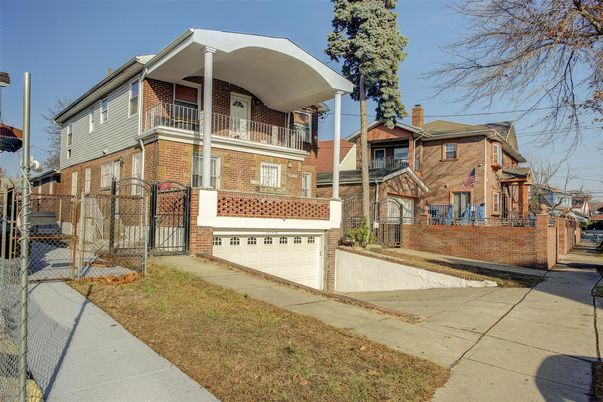 Attached, Exterior, Facade, Brick Facade, Rowhouse