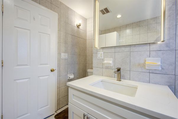Bathroom, Interior, Recessed Lighting