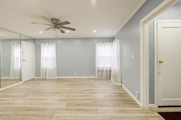Empty room, Interior, Recessed Lighting, Wood Texture Flooring