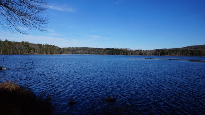 Exterior, Lake