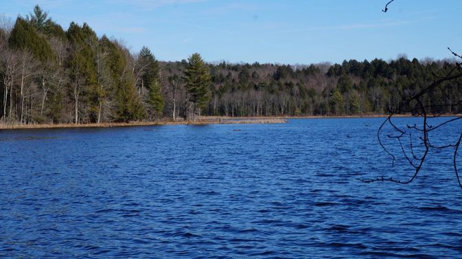 Exterior, Lake