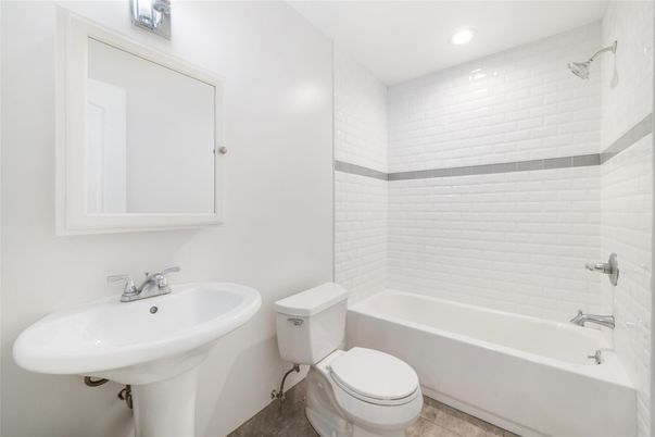 Bathroom, Interior, Recessed Lighting