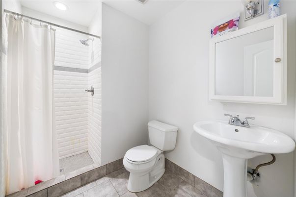 Bathroom, Interior, Recessed Lighting