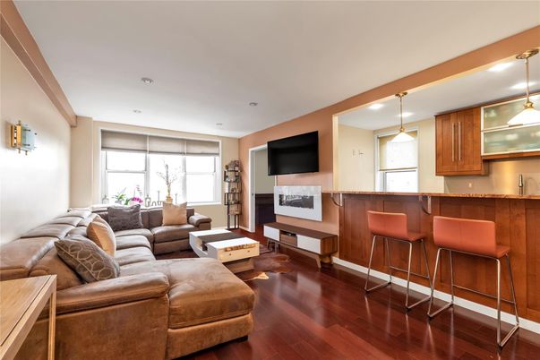 Interior, Living room, Pendant Lights, Recessed Lighting, Wood Texture Flooring