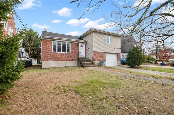 Attached, Exterior, Facade, Brick Facade, Raised Ranch