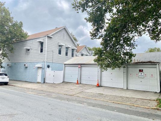 Attached, Detached Garage, Exterior, Facade, Rowhouse