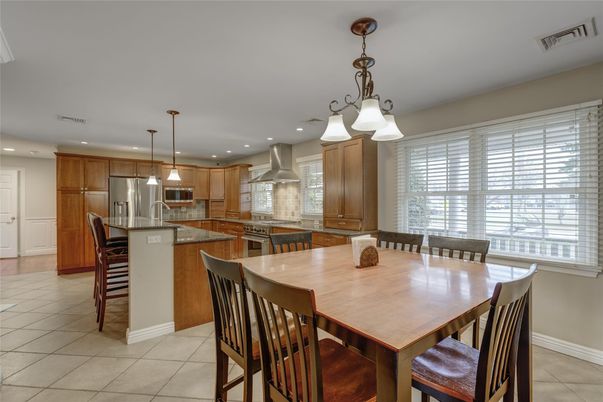Chandelier, Dining room, Interior, Kitchen, Pendant Lights, Recessed Lighting, Stainless Steel Appliances