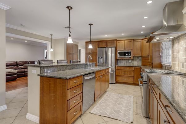 Interior, Kitchen, Living room, Pendant Lights, Recessed Lighting, Stainless Steel Appliances