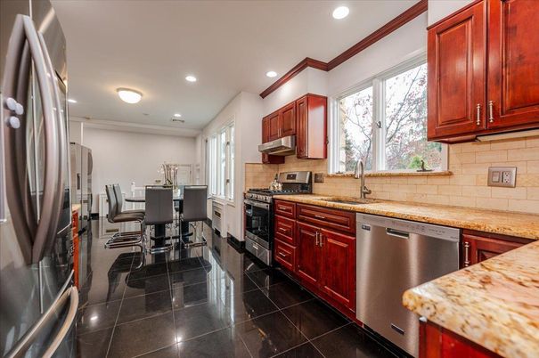 Dining room, Interior, Kitchen, Recessed Lighting, Stainless Steel Appliances