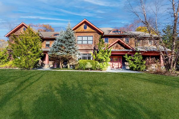 Backyard, Exterior, Facade, Brick Facade, Log Home