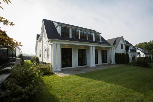 Exterior, Facade, Farmhouse